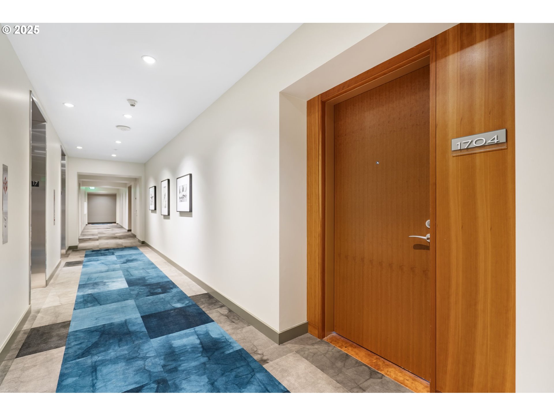 841 S GAINES ST 1704