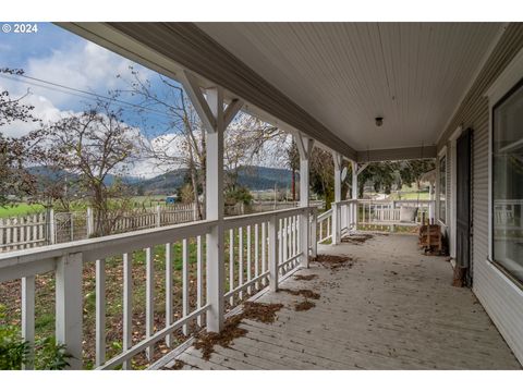 A home in Roseburg