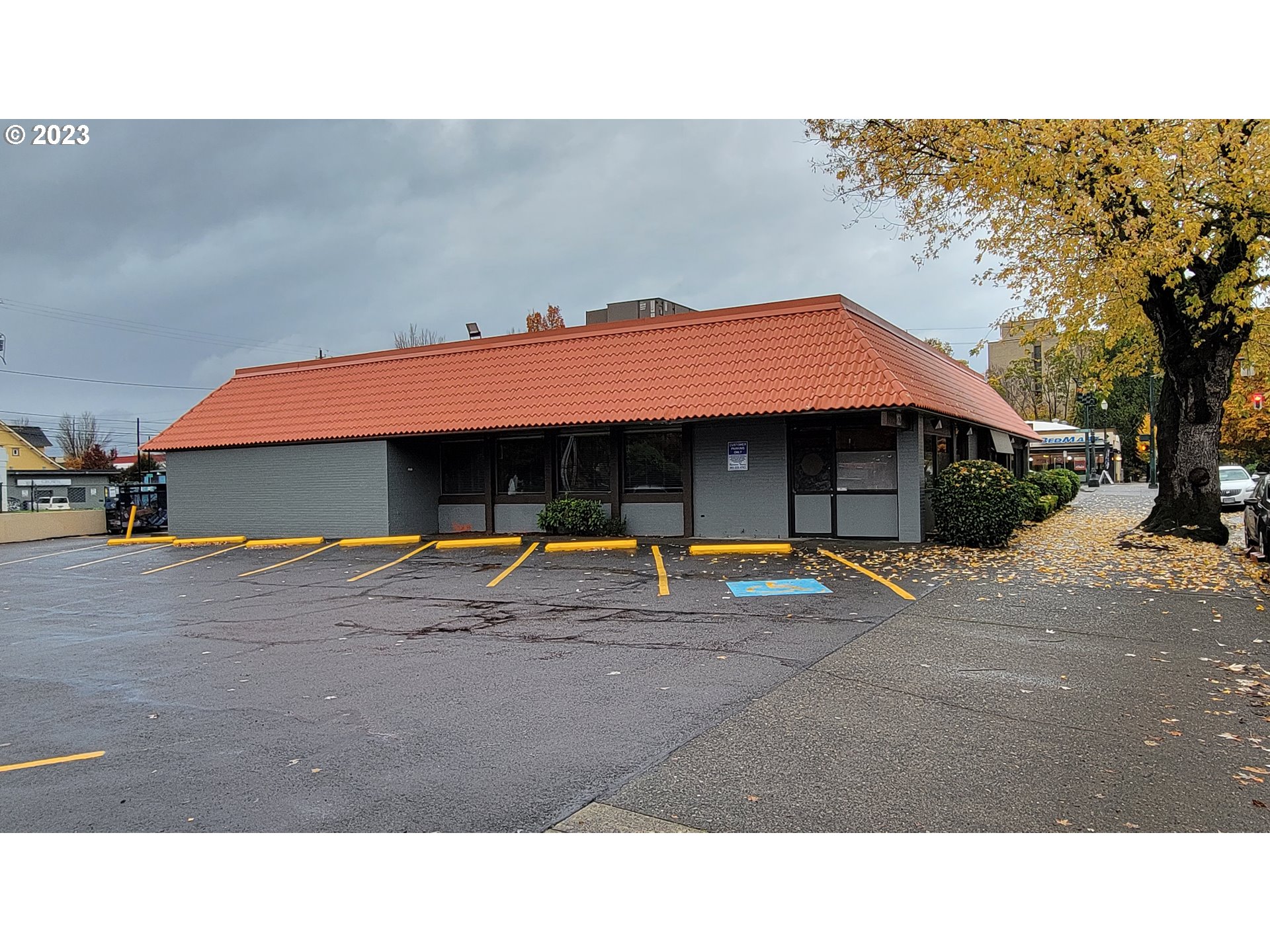 1621 NE 10TH AVE