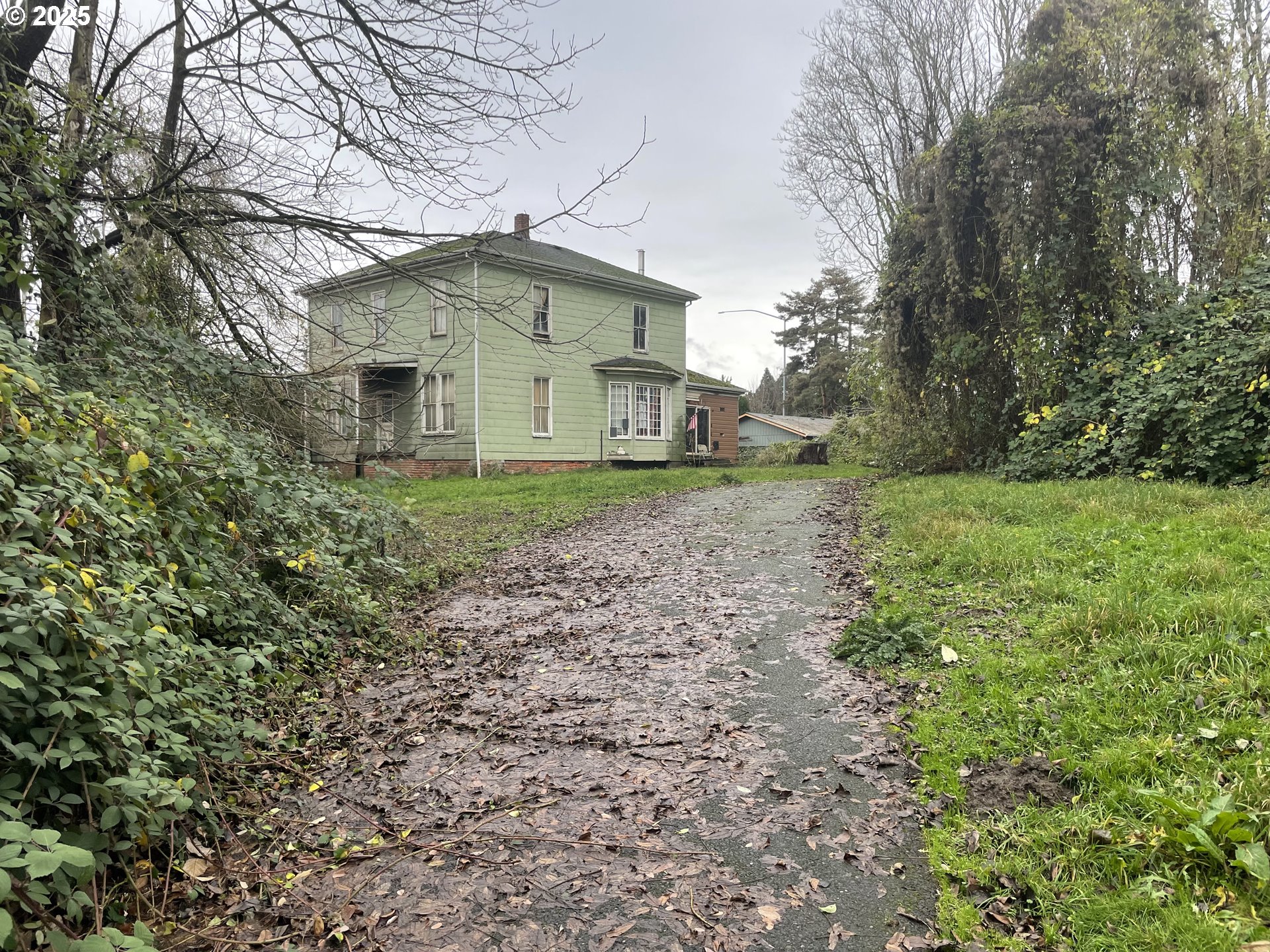 1211 N KILPATRICK ST