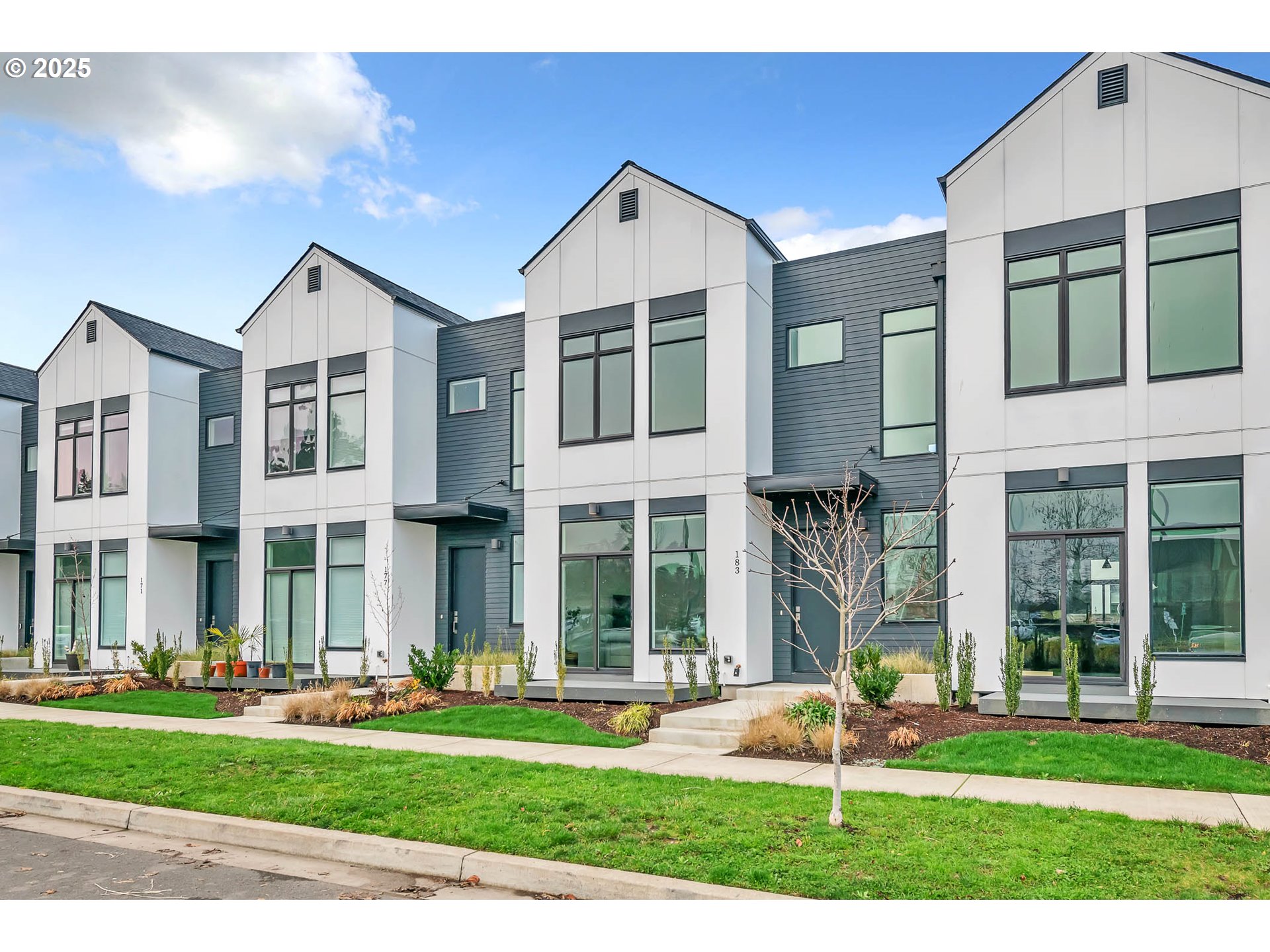 183 E 20TH AVE
