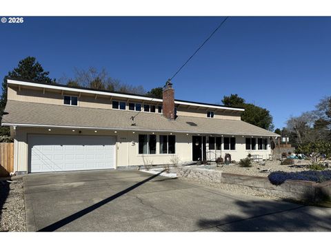 2580 FIR ST North Bend OR 97459