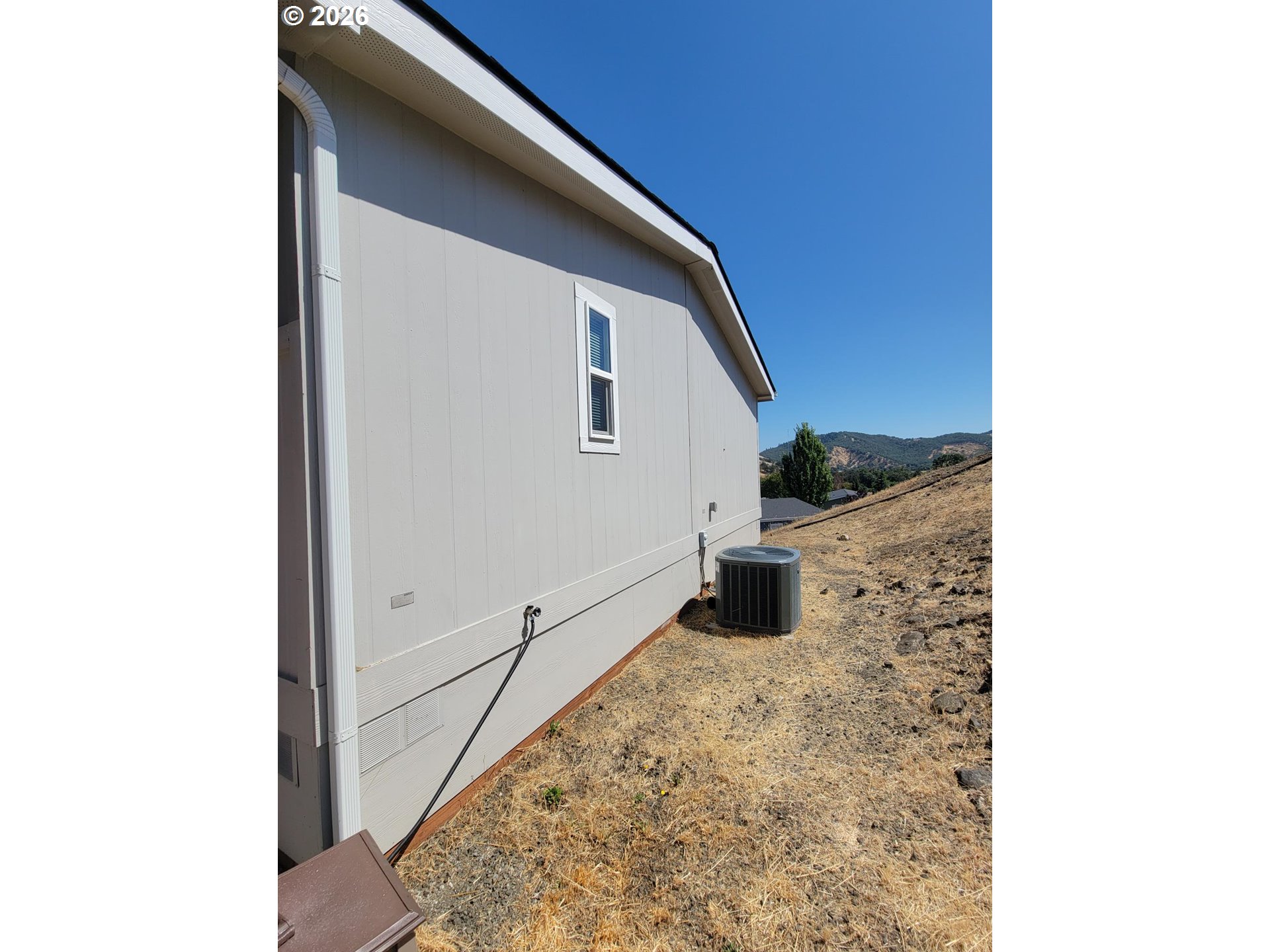 220 DESCHUTES LN