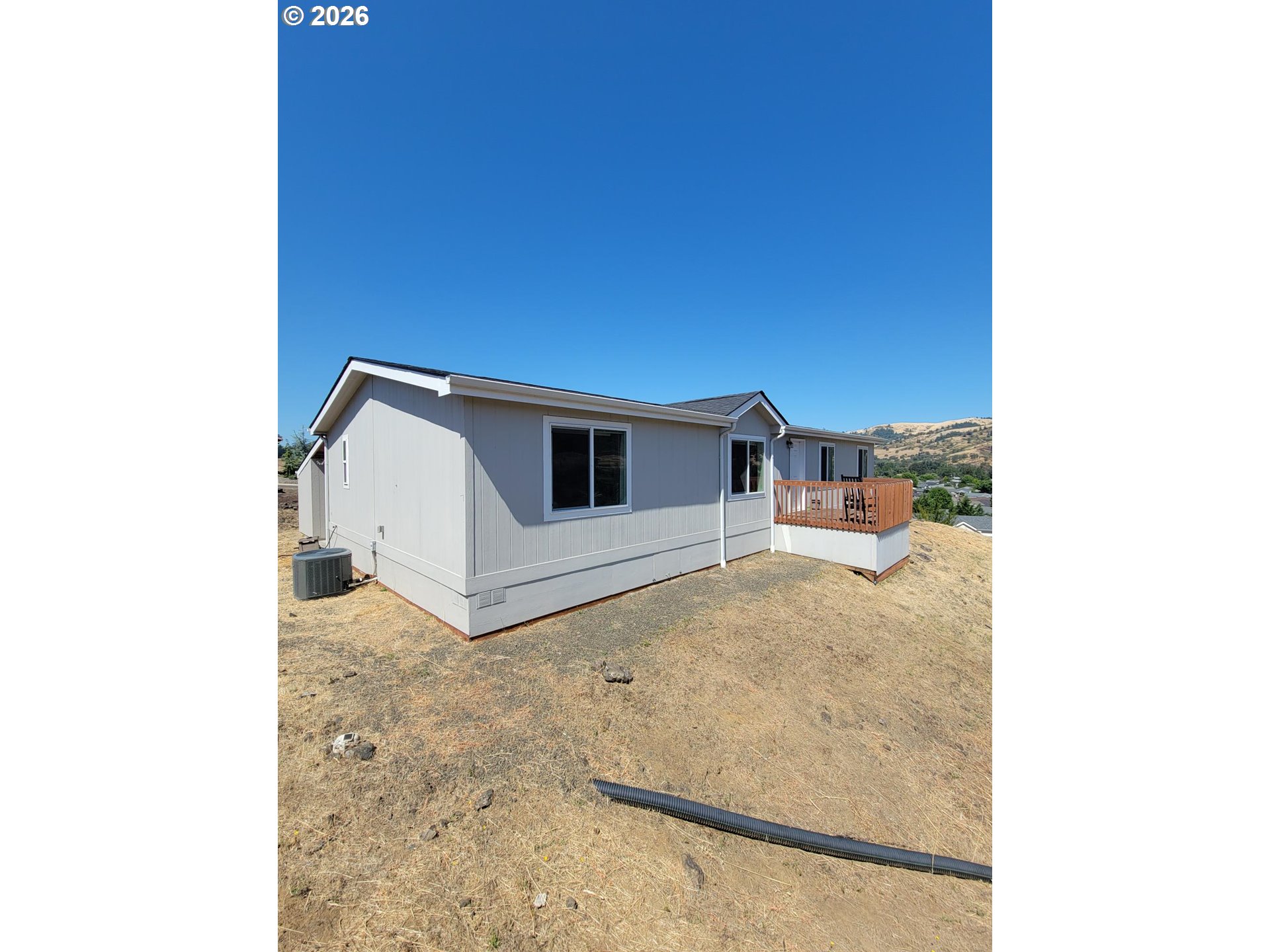 220 DESCHUTES LN