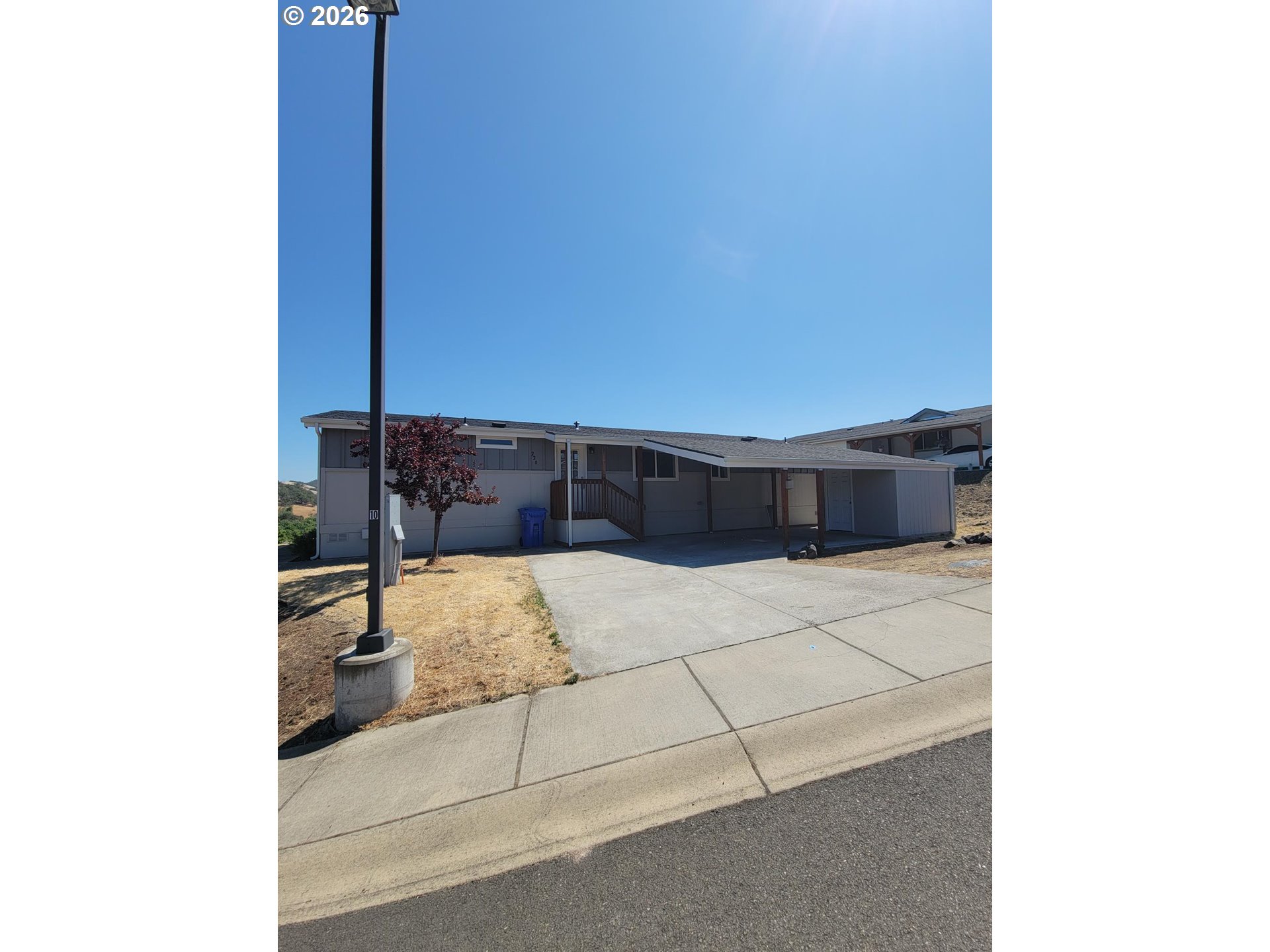 220 DESCHUTES LN