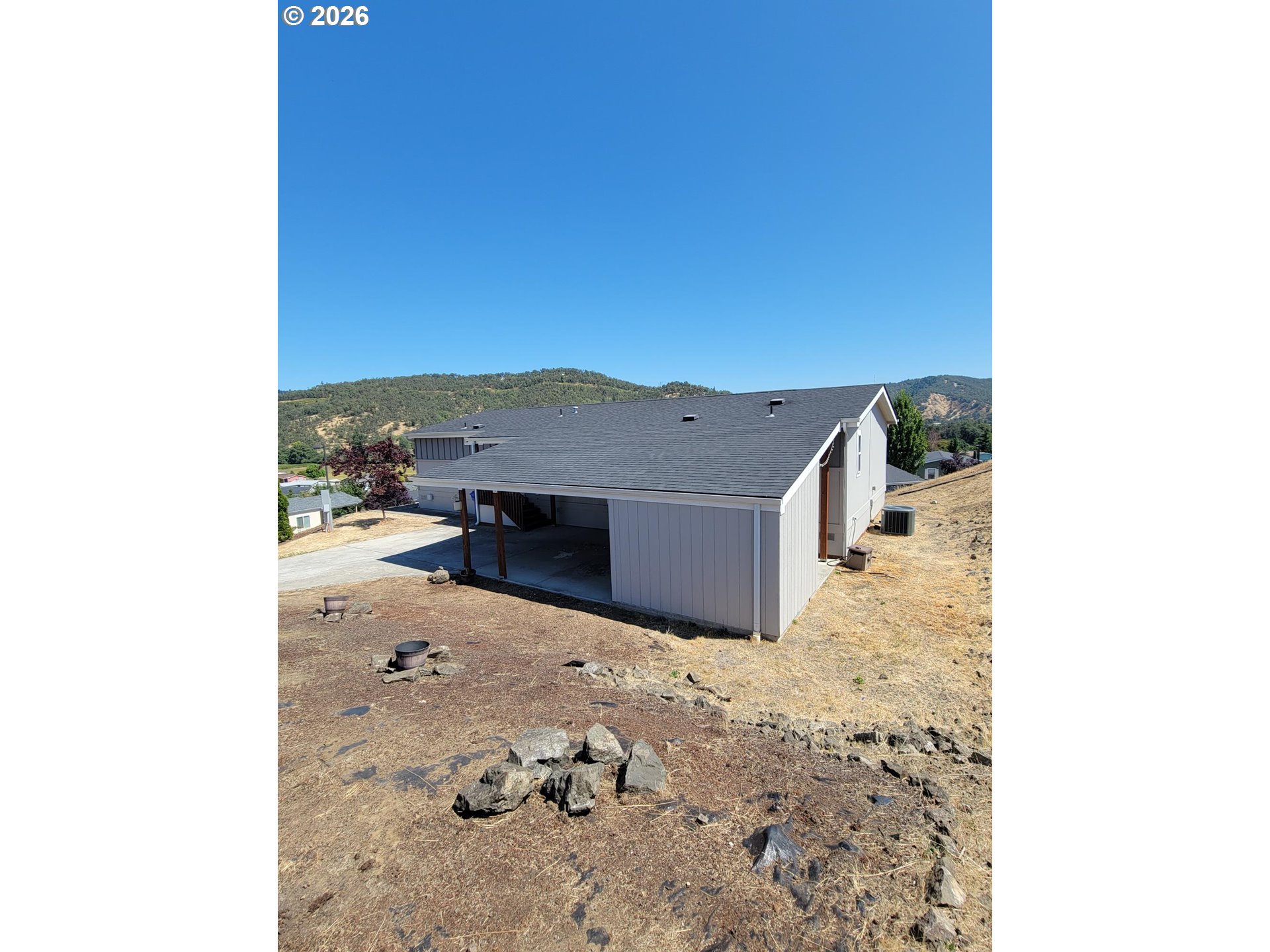 220 DESCHUTES LN