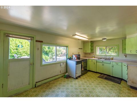 A home in Coos Bay