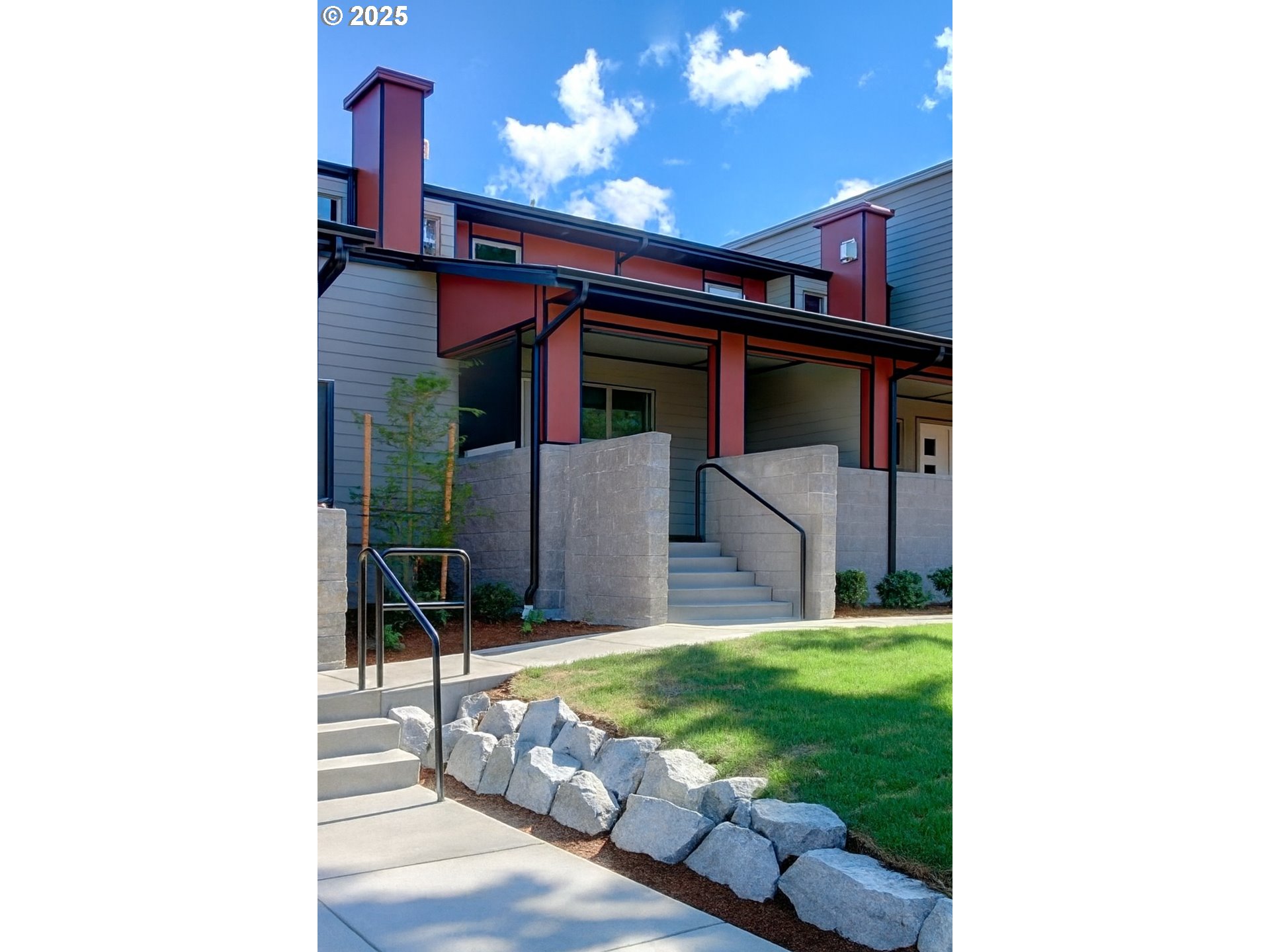 Photo 1 of 10 — 65 S MOUNTAIN AVE, Ashland, OR 97520