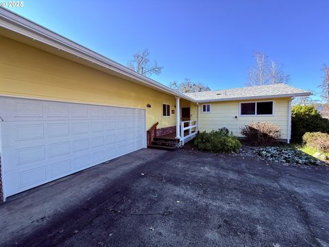 A home in Roseburg