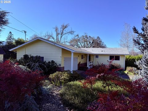 A home in Roseburg