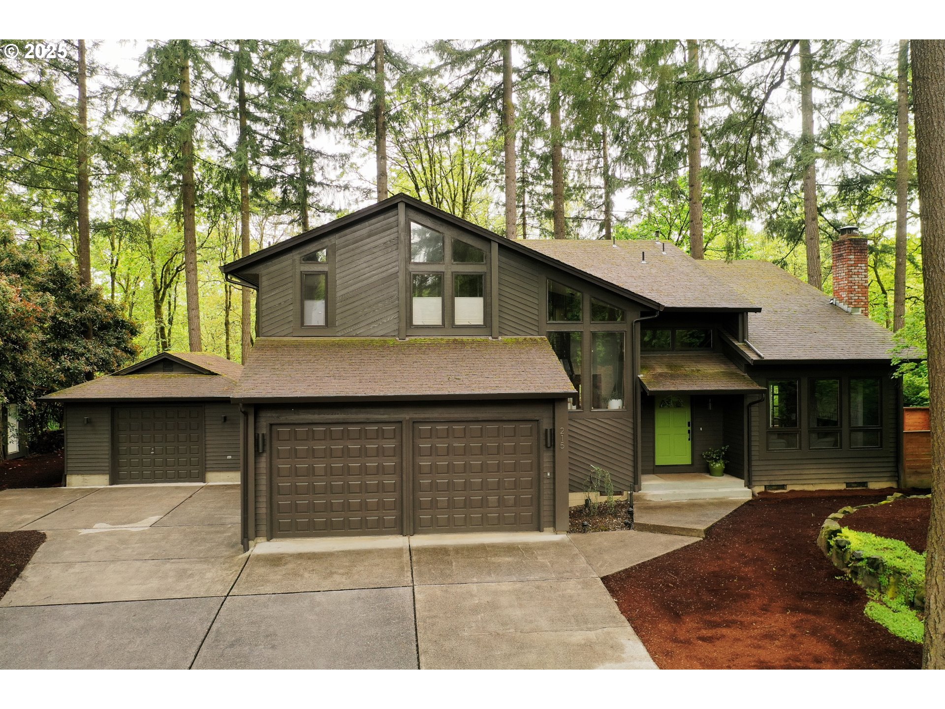 215 MADRONA CT