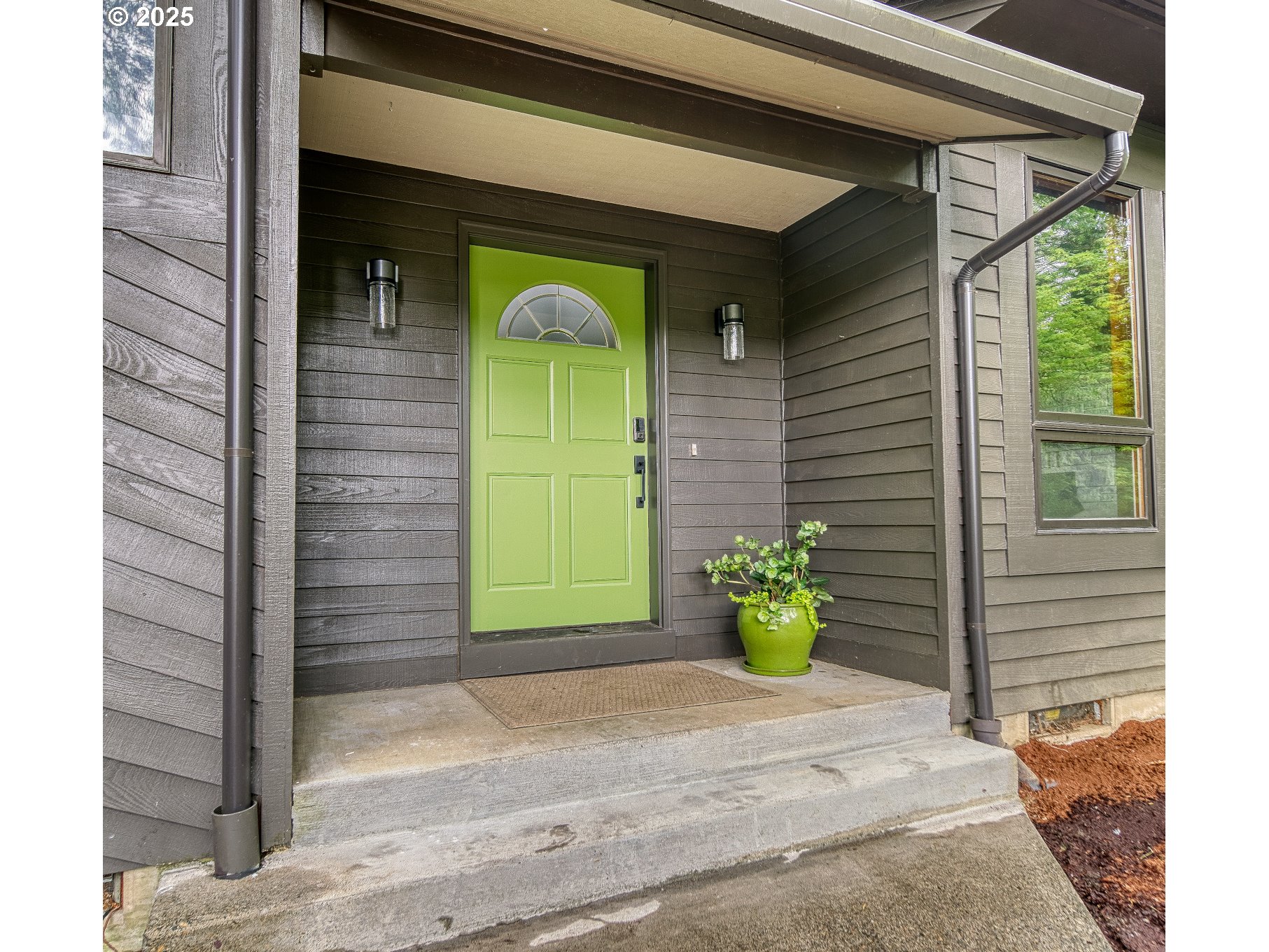 215 MADRONA CT
