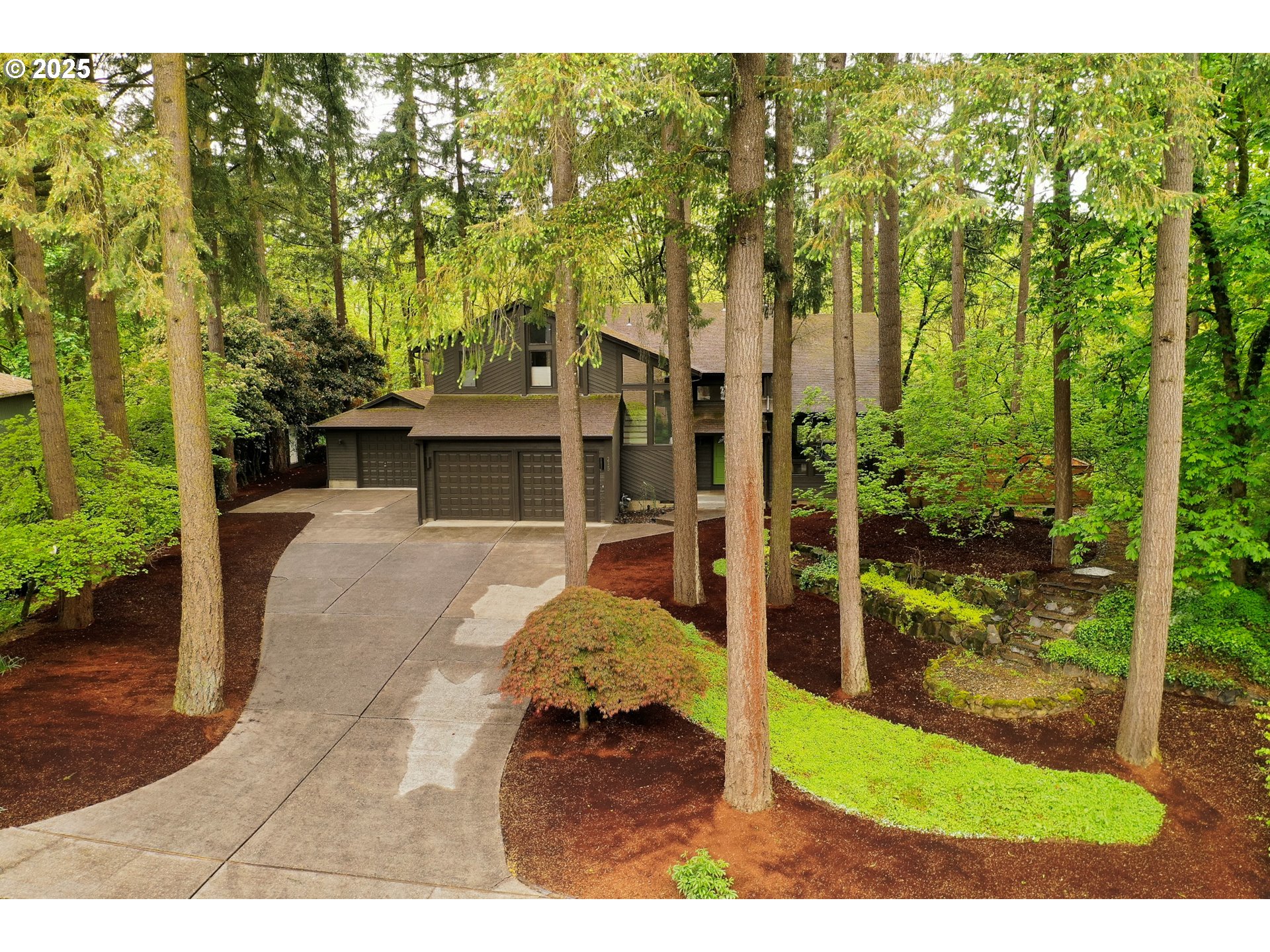 215 MADRONA CT