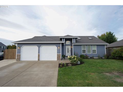 Photo of 24 Sandalwood Loop, Creswell, OR 97426 (MLS # 315185667)
