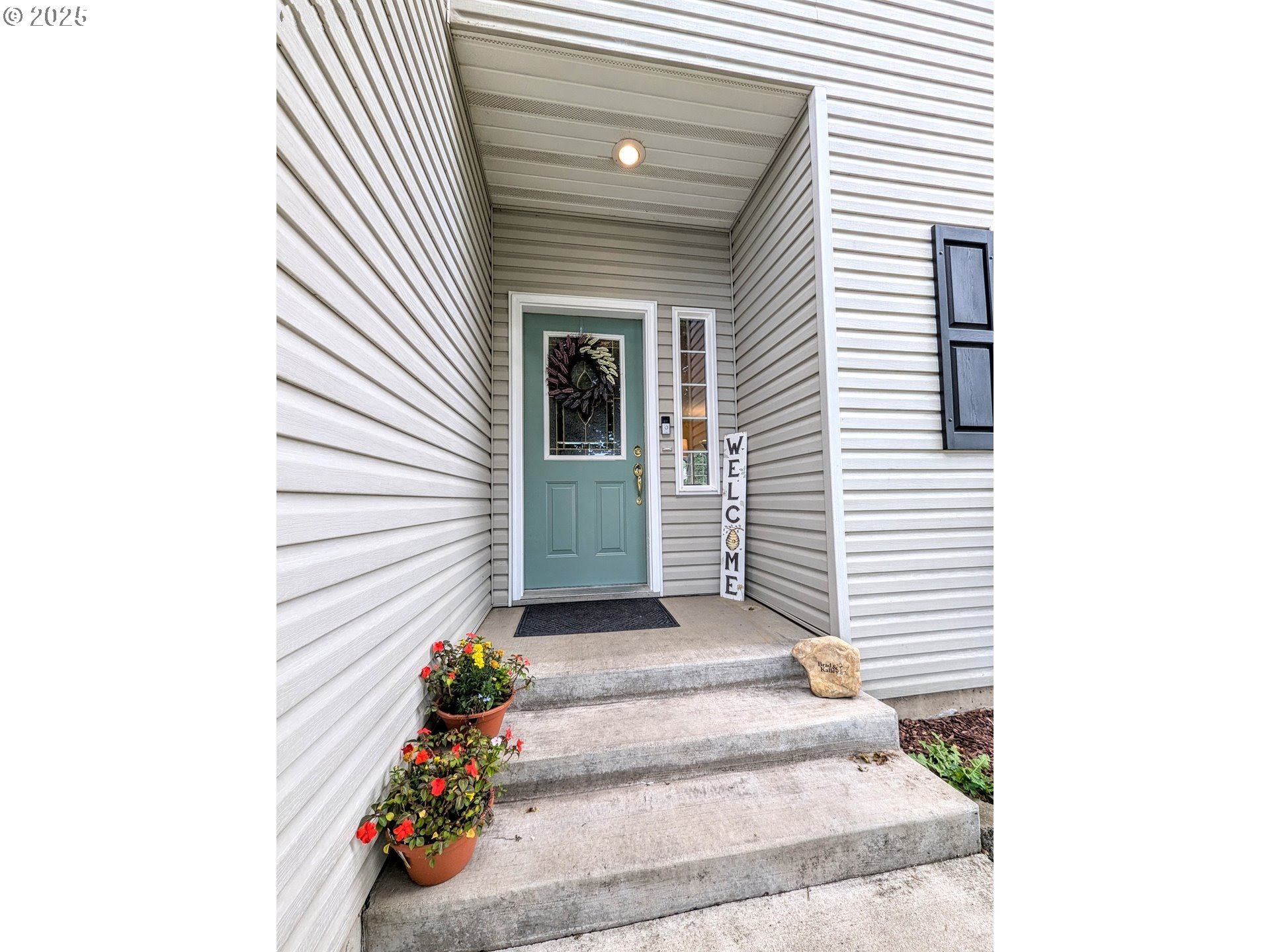 2504 E N AVE