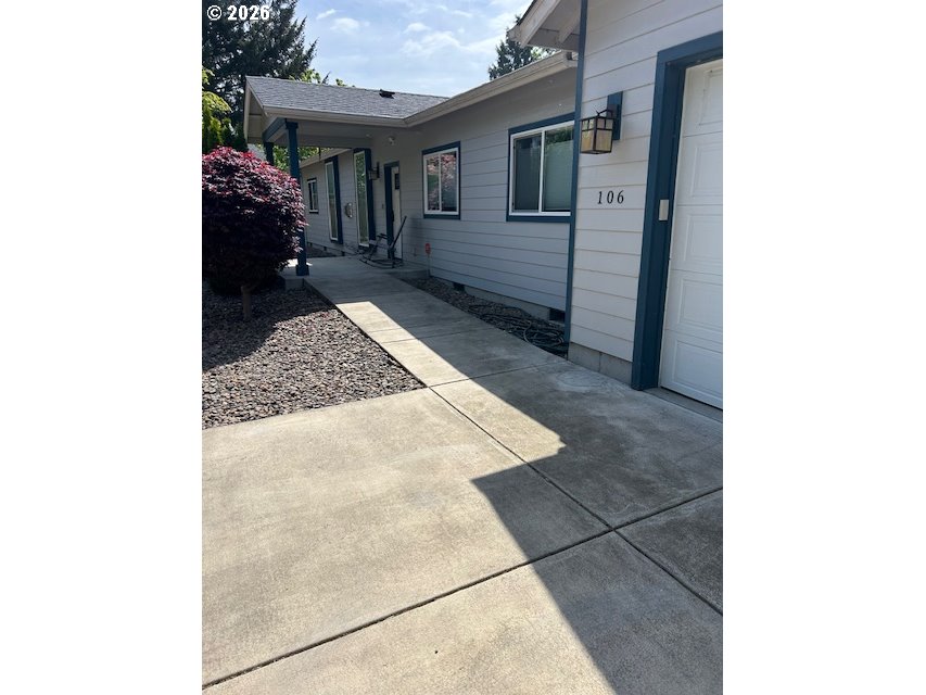 106 HANSEN LN