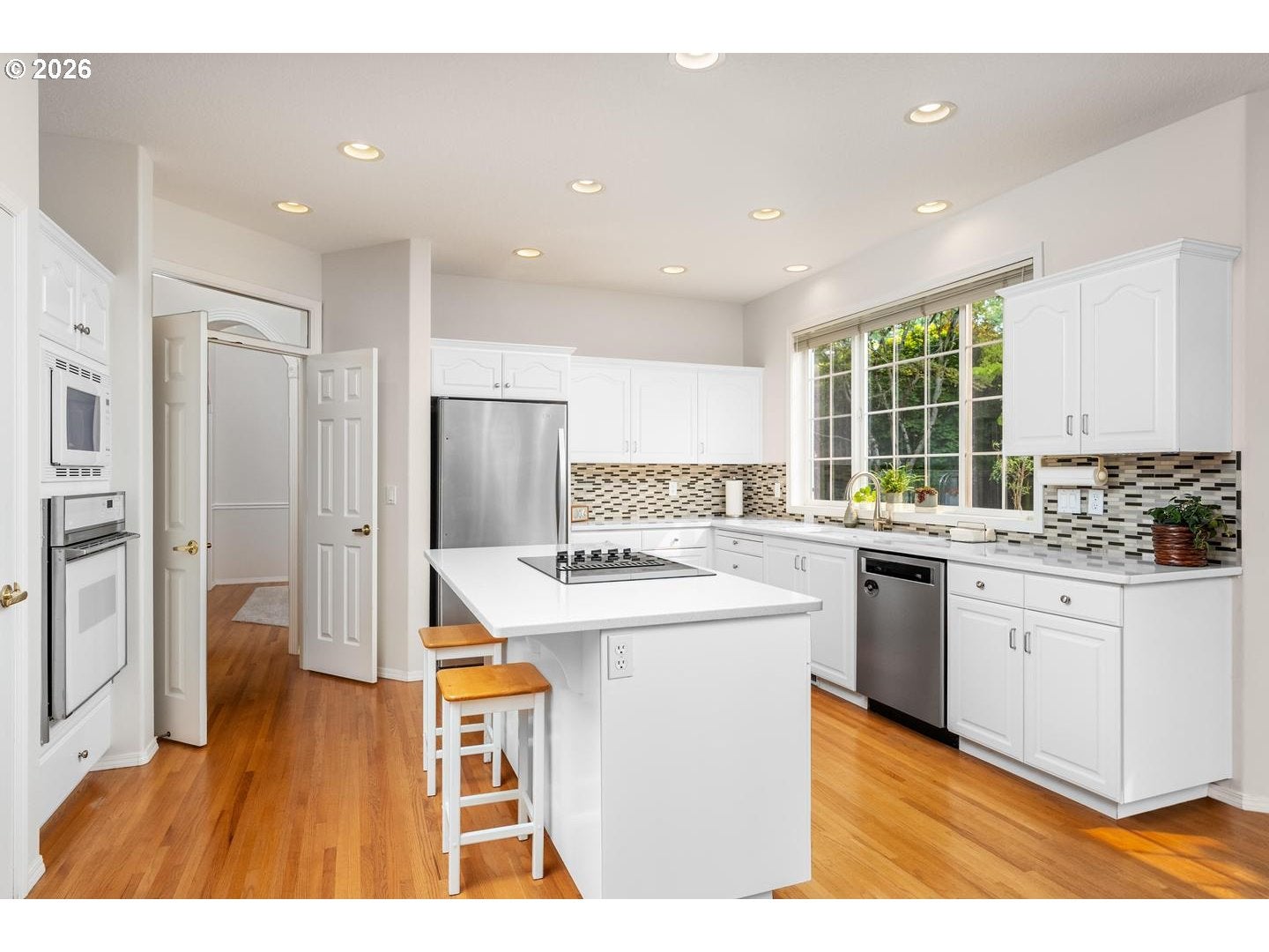 500 NW PACIFIC GROVE DR