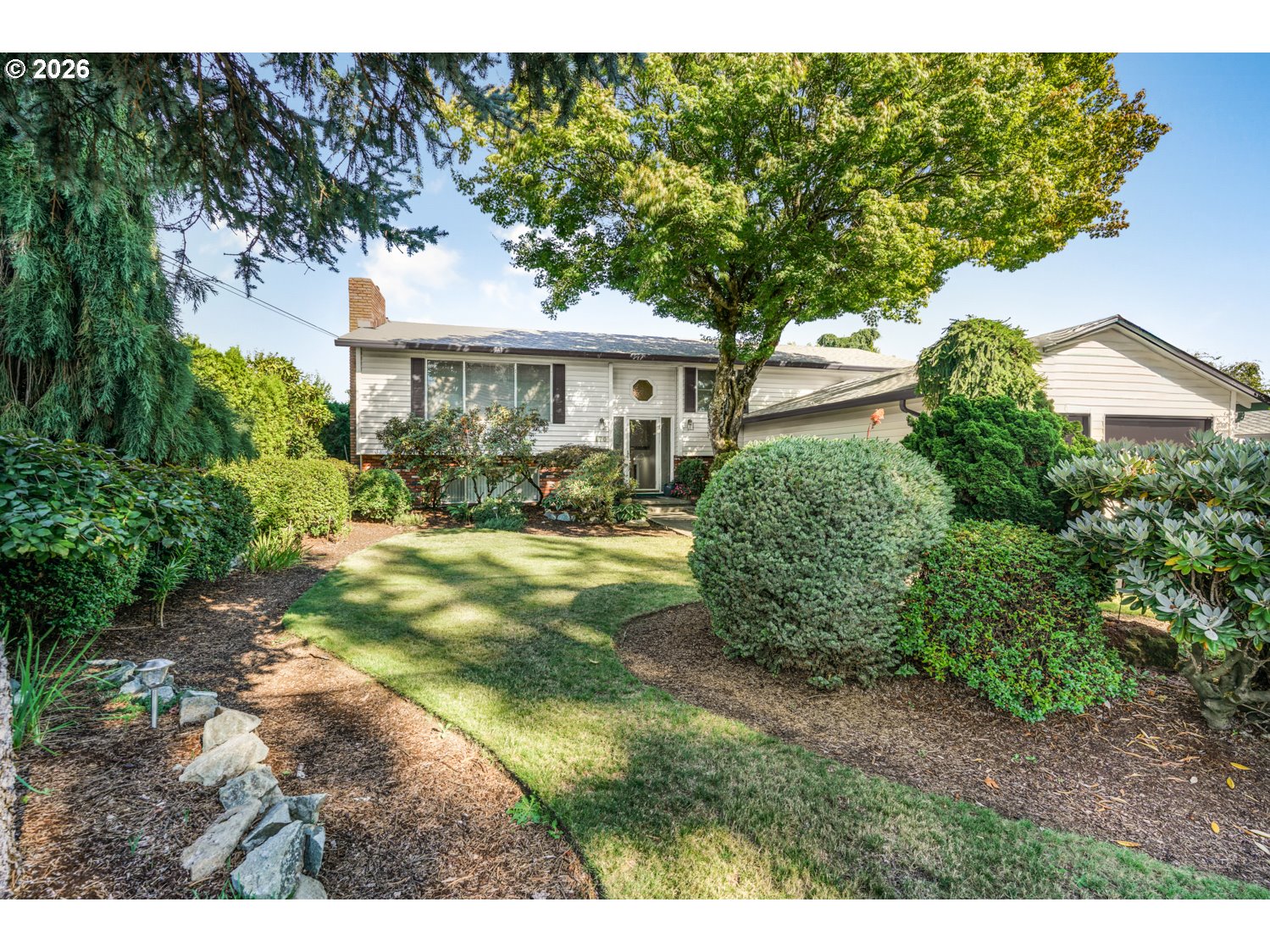470 NW BELLA VISTA DR