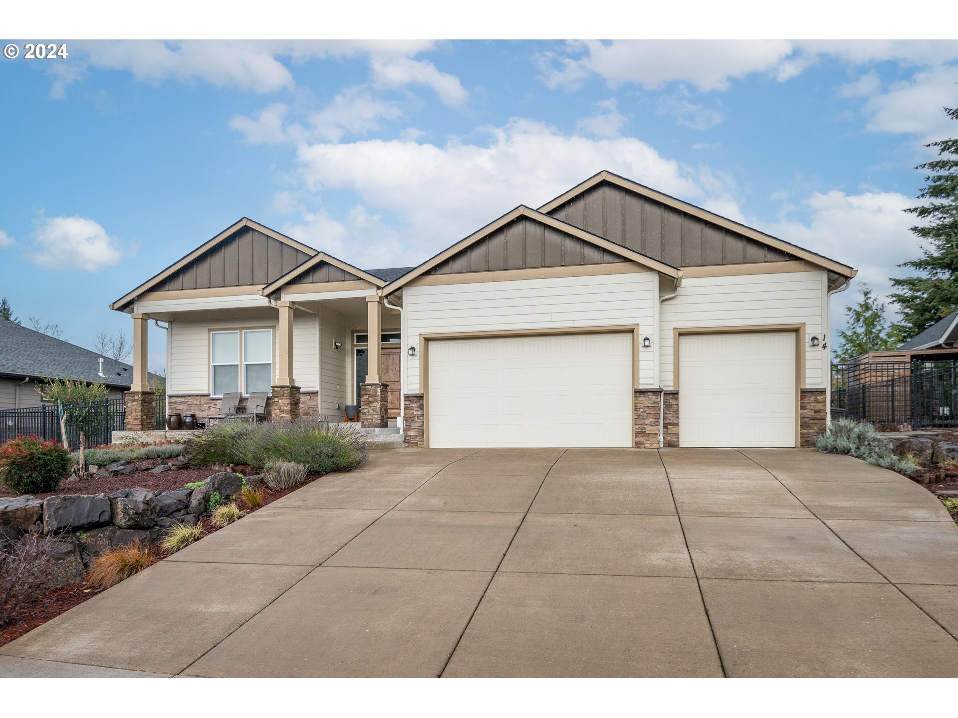 14 GIBBS LN