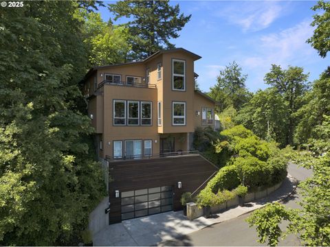 2922 NW FAIRFAX TER Portland OR 97210