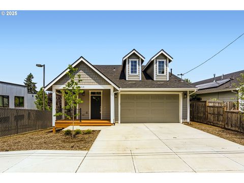 415 PEARL ST Oregon City OR 97045