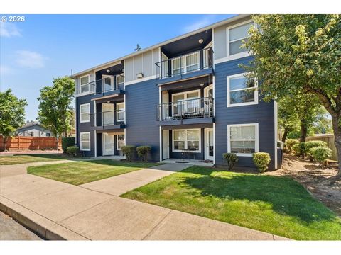 Photo of 661 NE 162nd Ave #301, Portland, OR 97230 (MLS # 131601175)