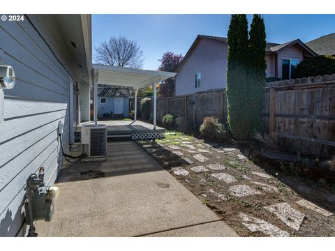 A home in Sutherlin