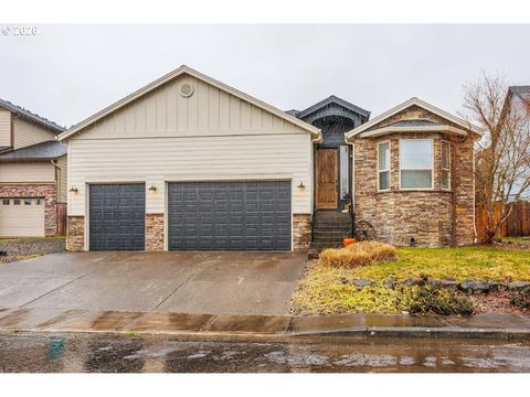 525 E 17TH CIR La Center WA 98629