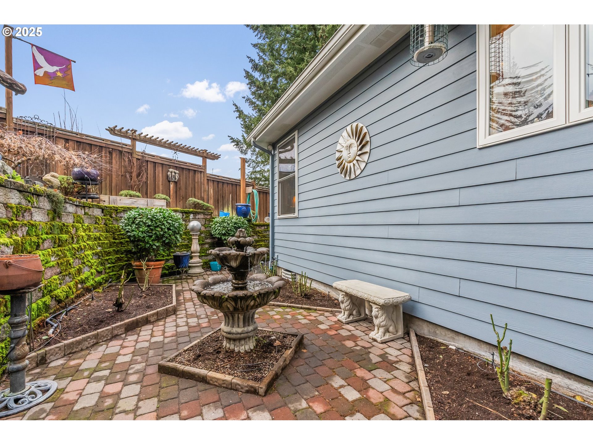 Eugene, Oregon 97405, United States, 3 Bedrooms Bedrooms, ,2 BathroomsBathrooms,Residential,Pending,83346