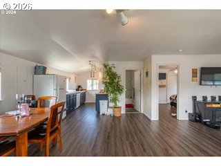 160 N 8TH ST