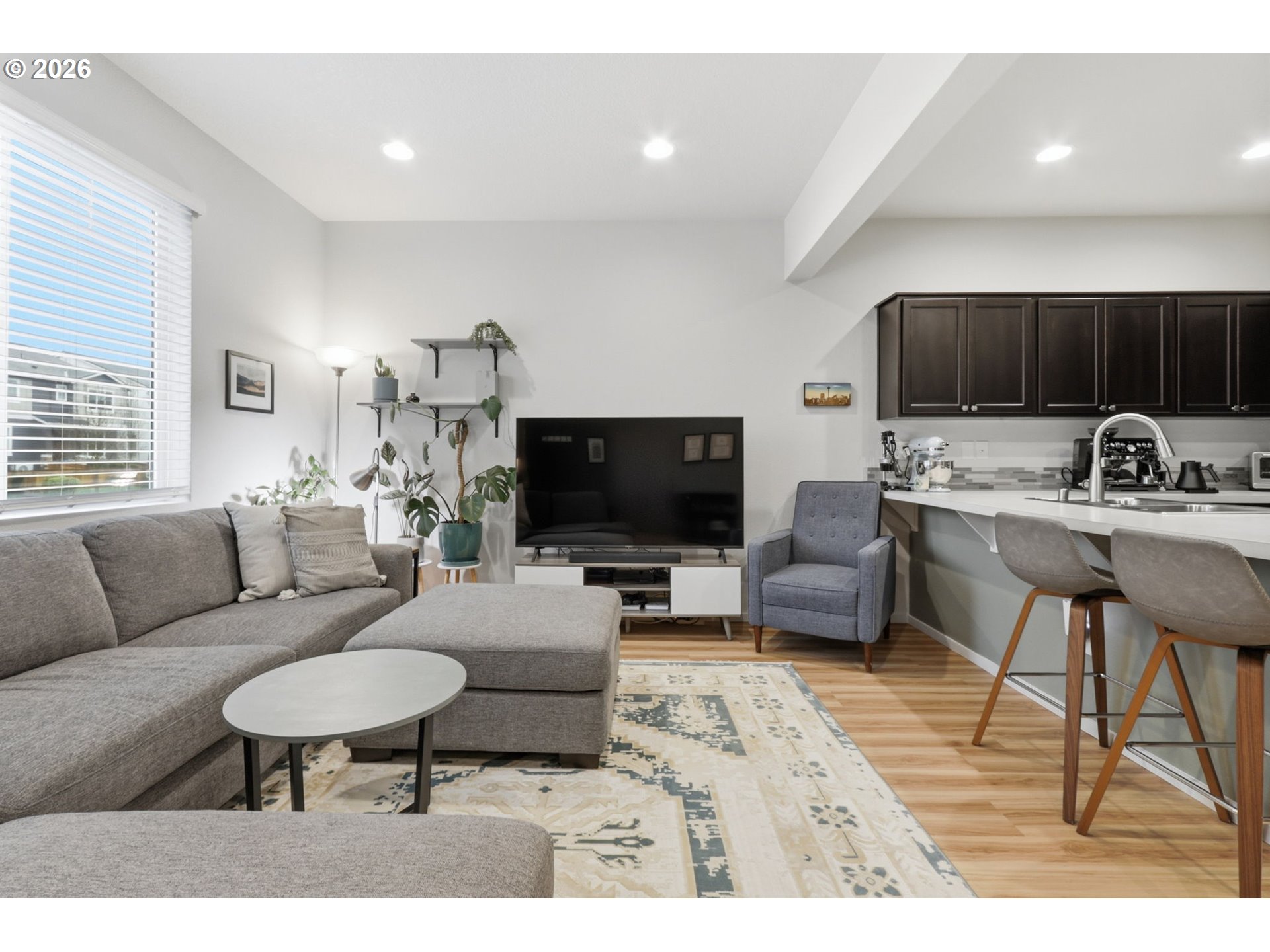 2208 NE FOUR SEASONS LN