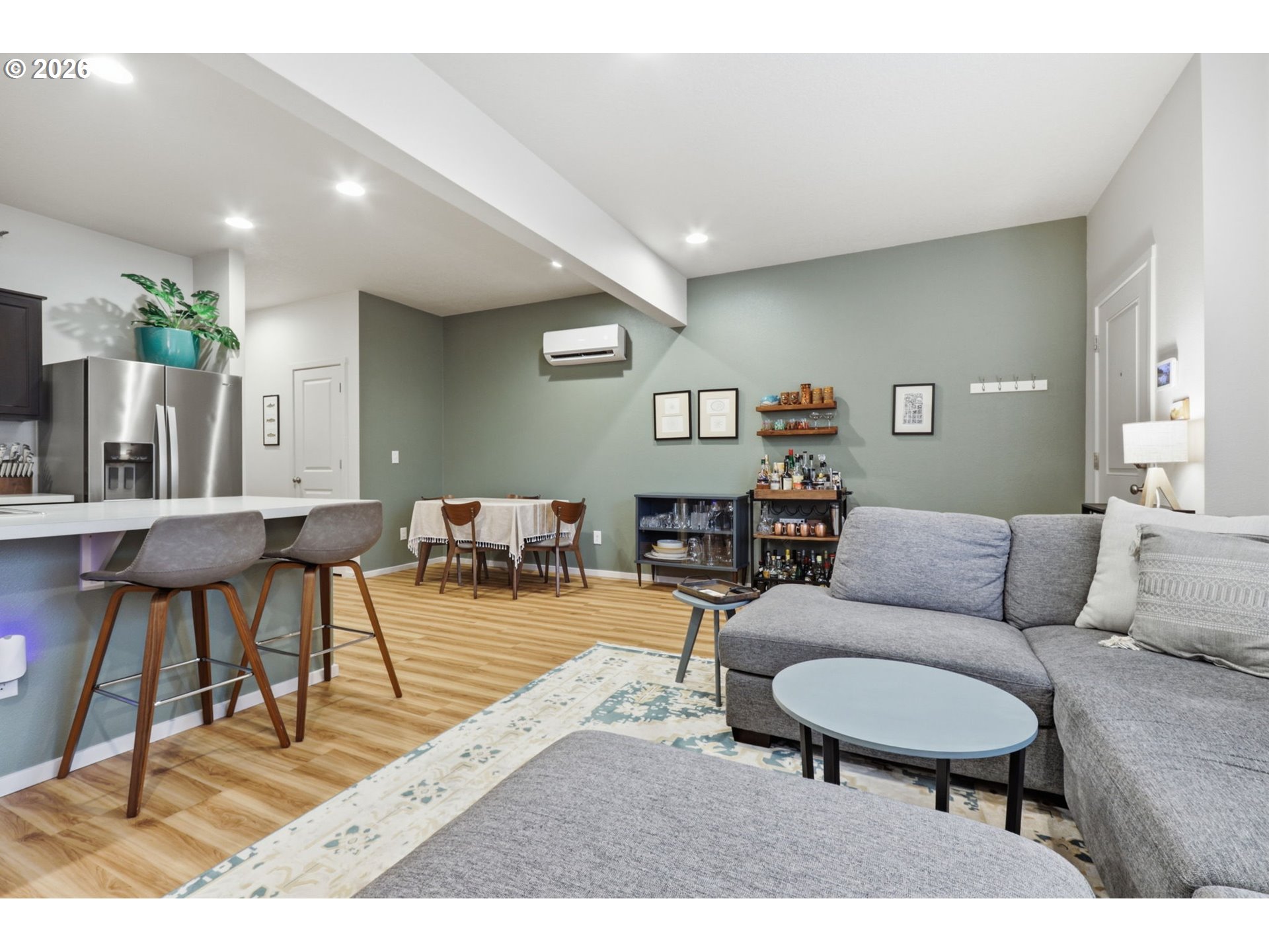 2208 NE FOUR SEASONS LN