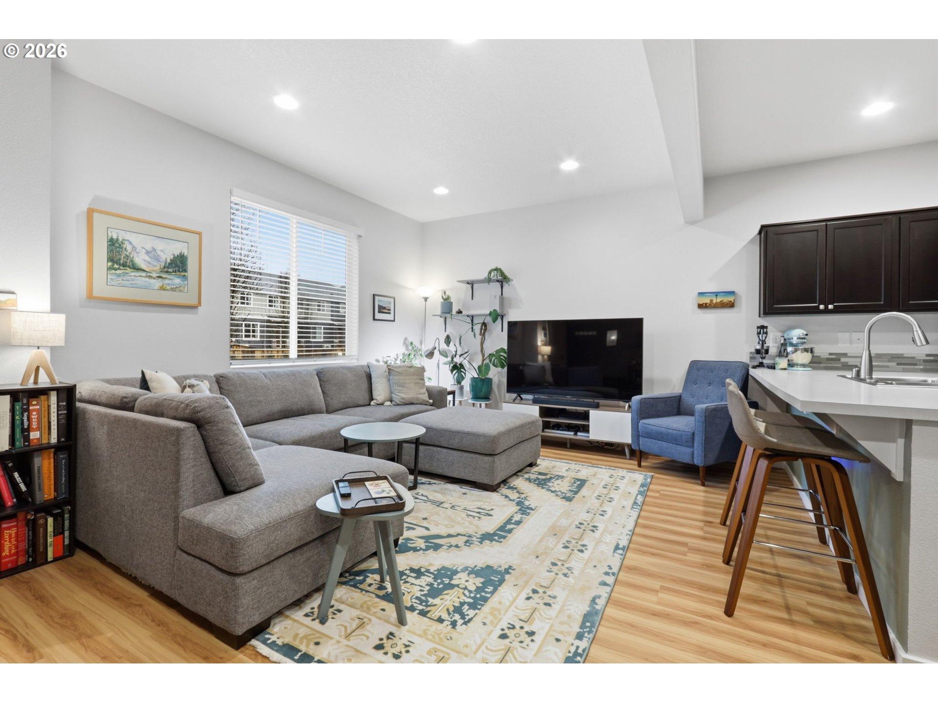 2208 NE FOUR SEASONS LN