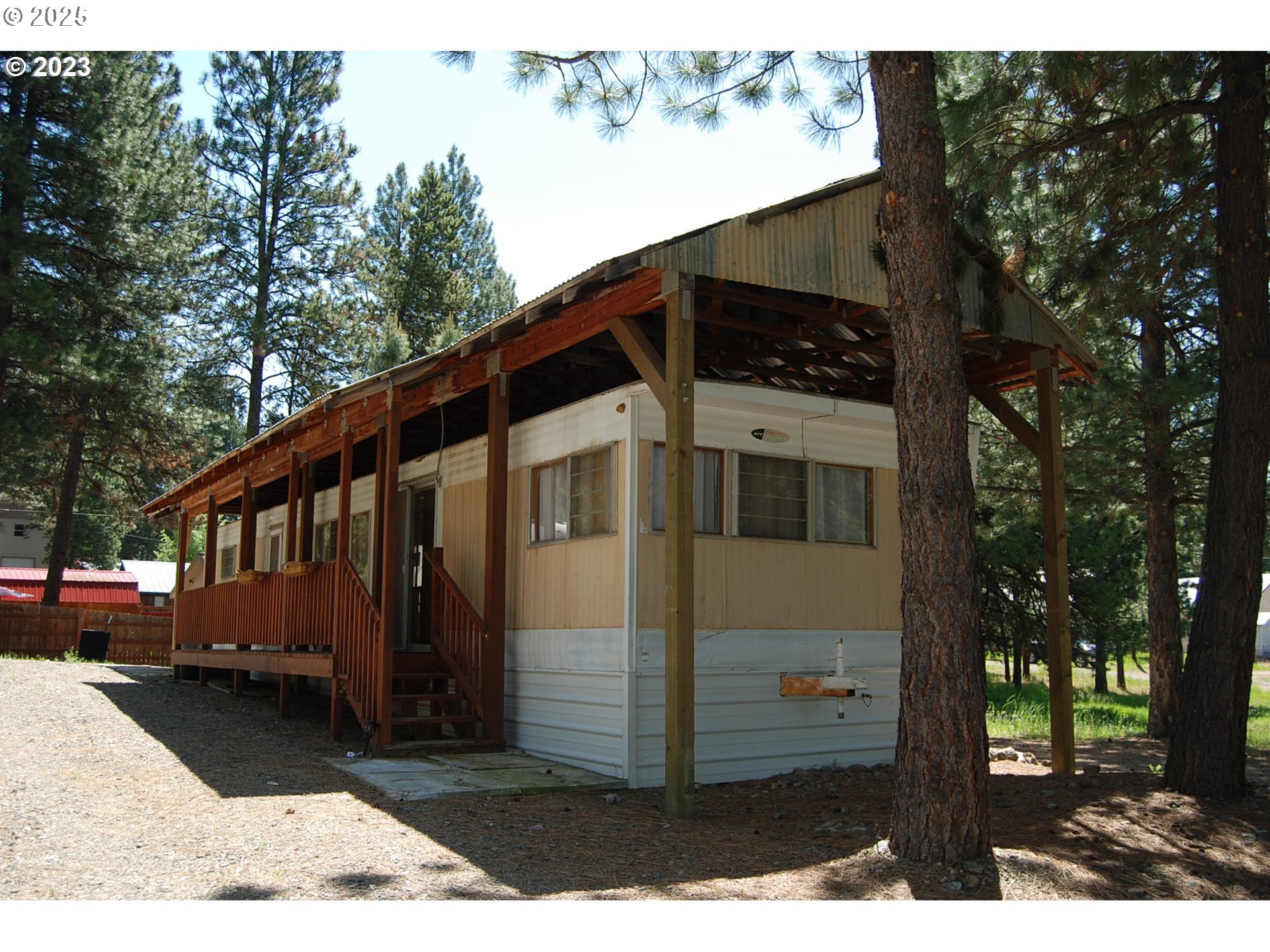 272 SE BONANZA ST