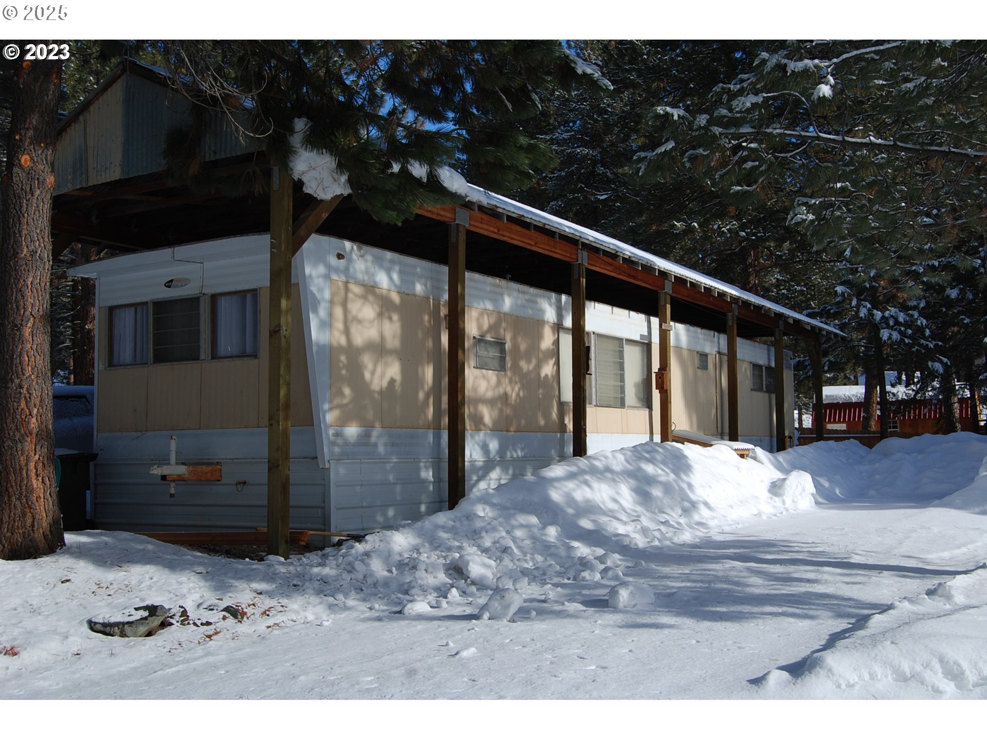 272 SE BONANZA ST