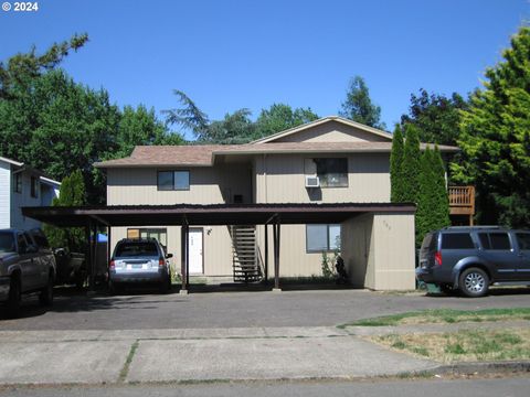 903 W CHARLES ST Newberg OR 97132