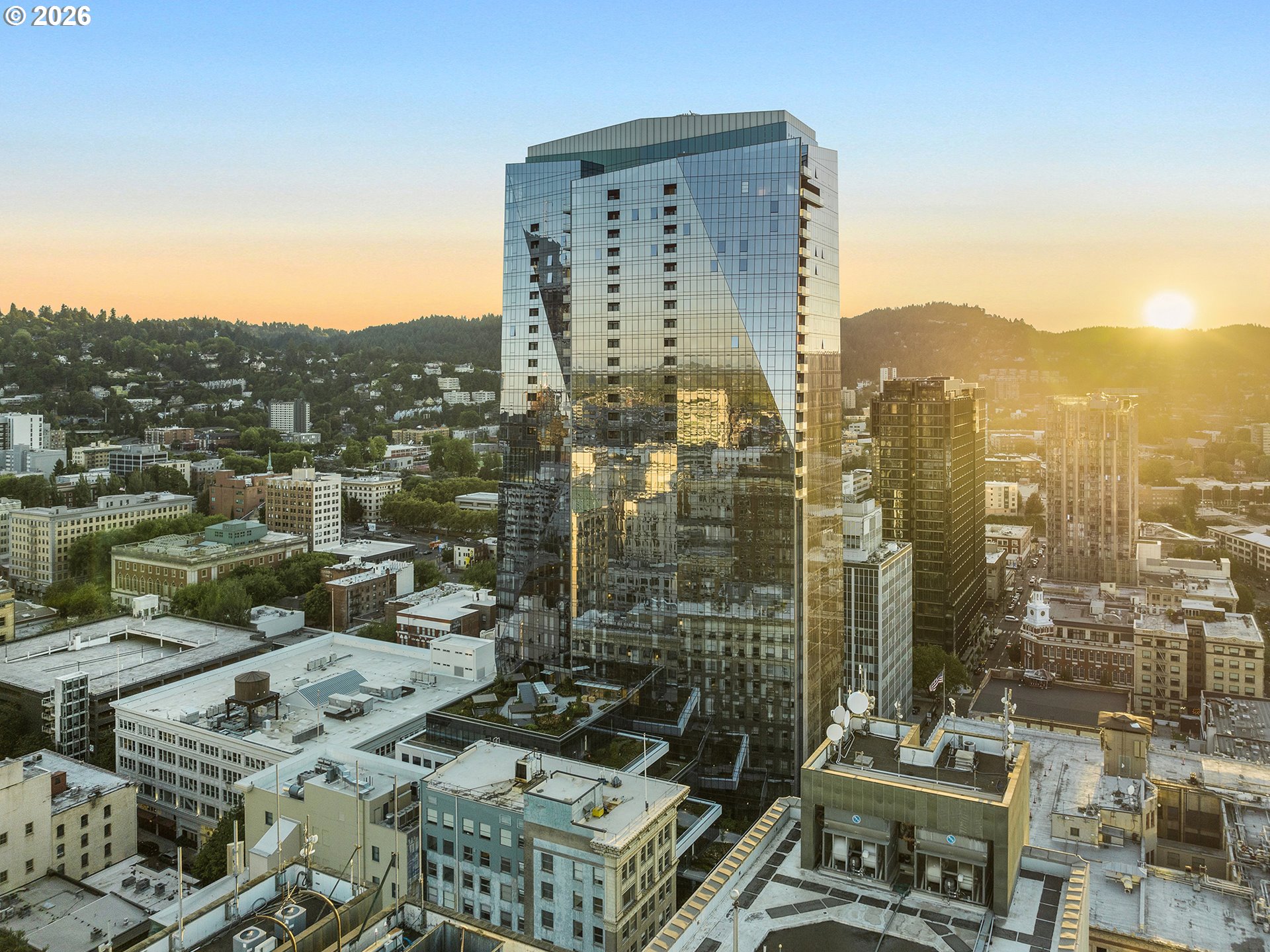 550 SW 10TH AVE 2408