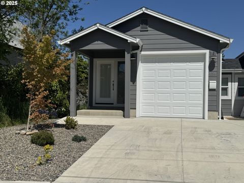154 SE Mosher Ave, Roseburg, OR 97470 - MLS#: 386162858