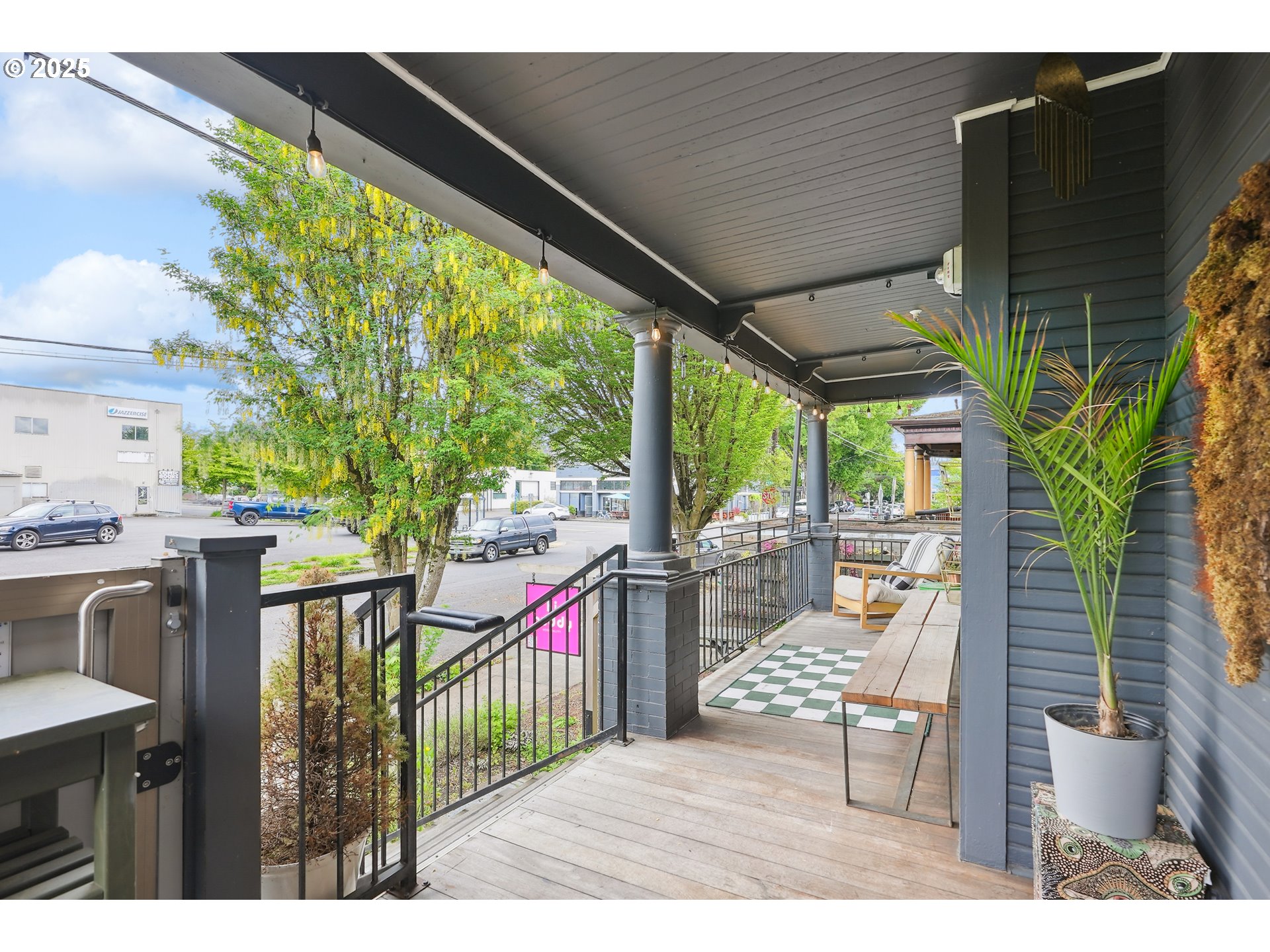 15 NE 18TH AVE