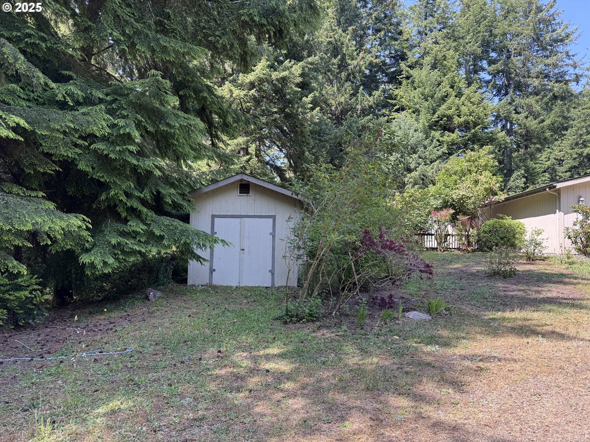 5565 LAKEVIEW DR