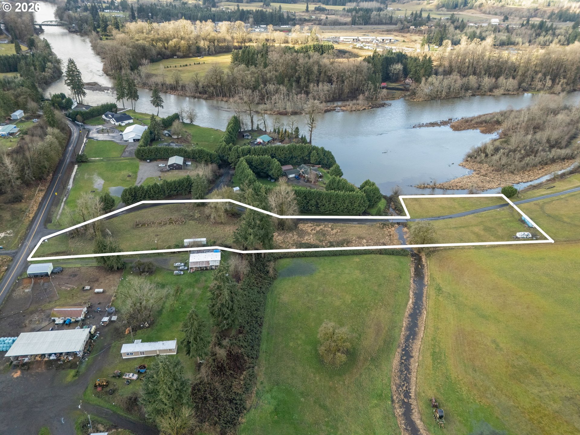108 SHORELINE DR
