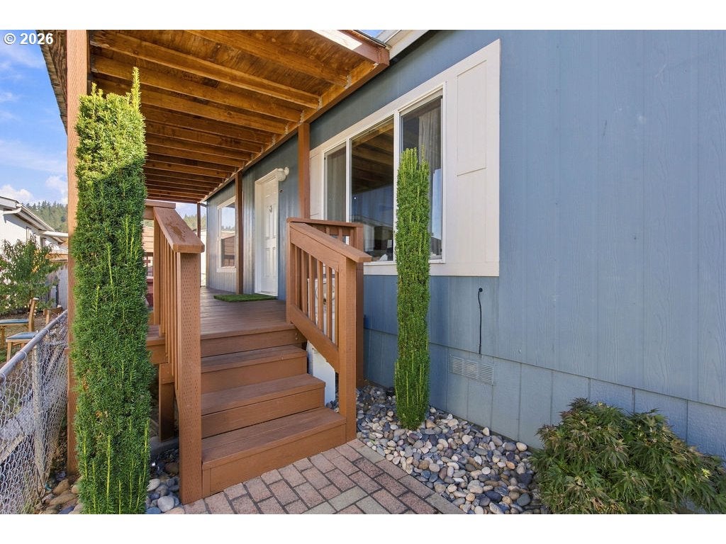 10701 SE HIGHWAY 212 F2
