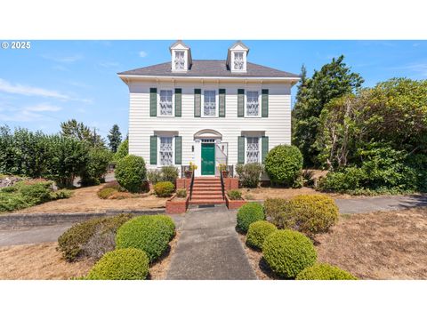 812 E 2ND ST Coquille OR 97423