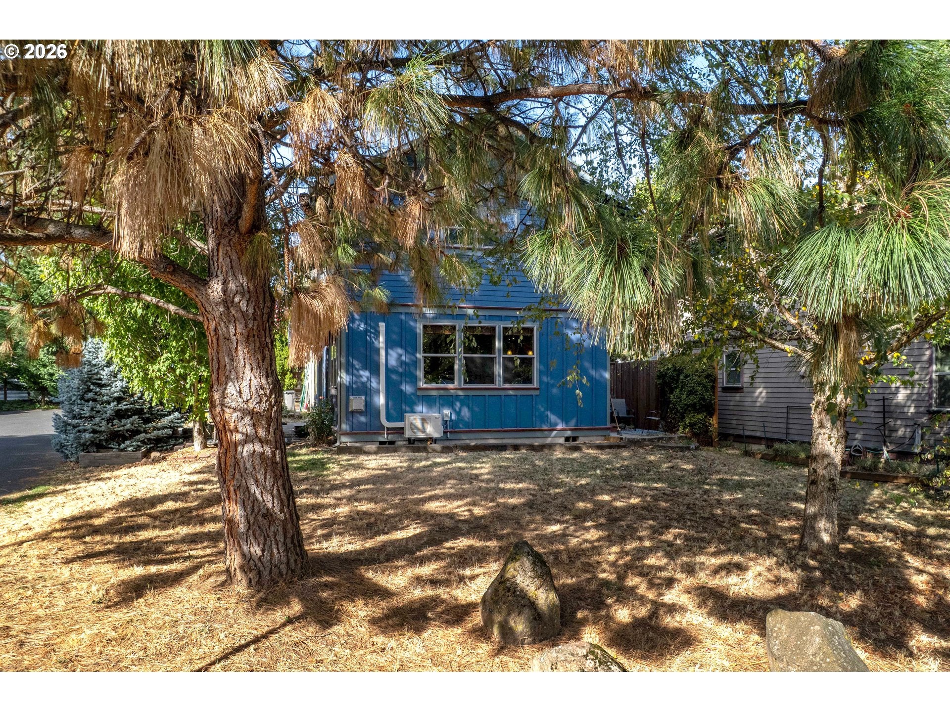 2060 MARTHA LN