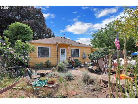 2468 WOOD AVE Eugene OR 97402