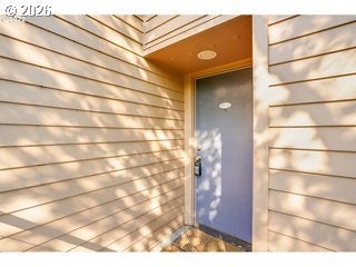 910 NW NAITO PKWY I23