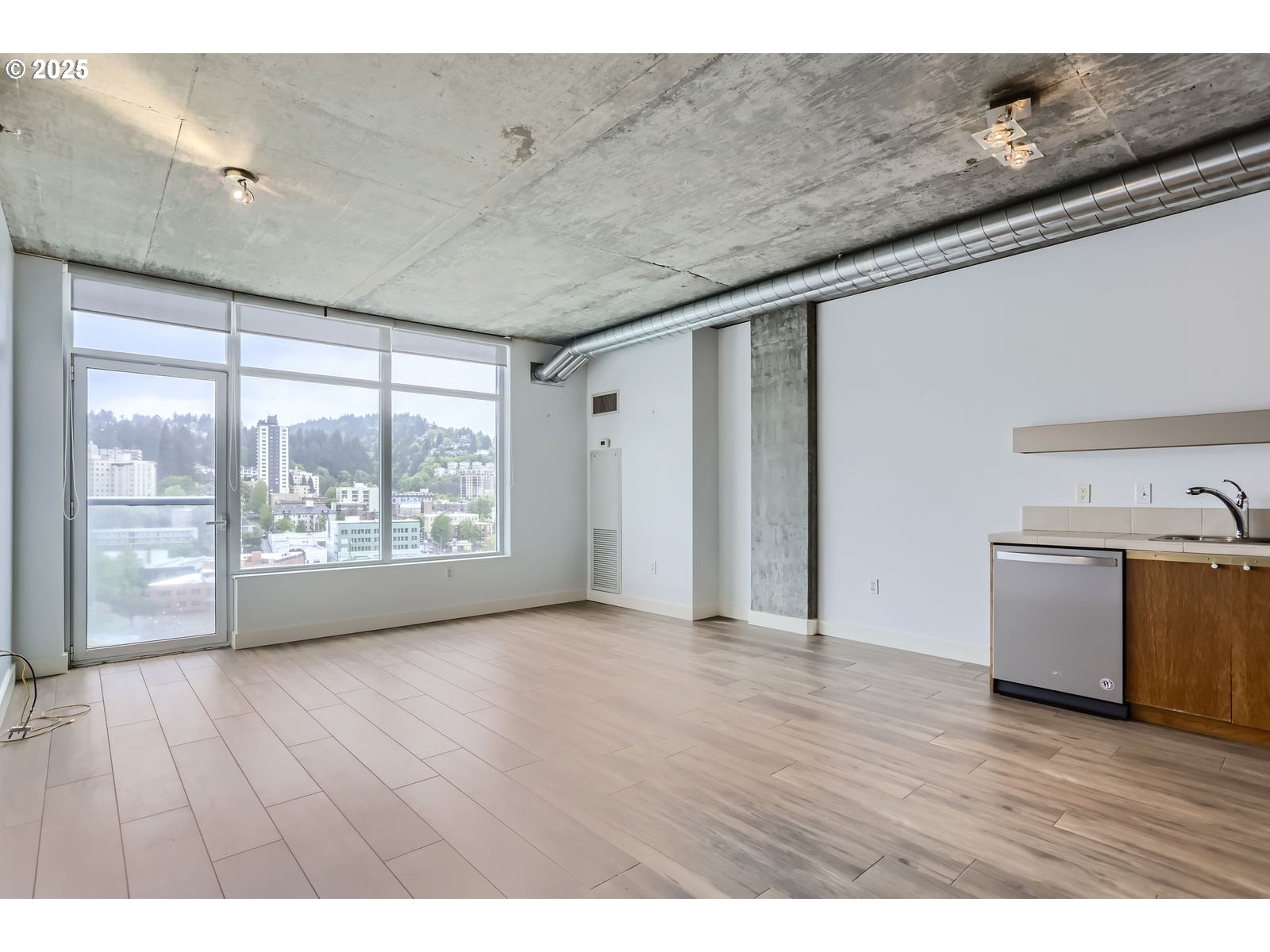 1926 W BURNSIDE ST 1412