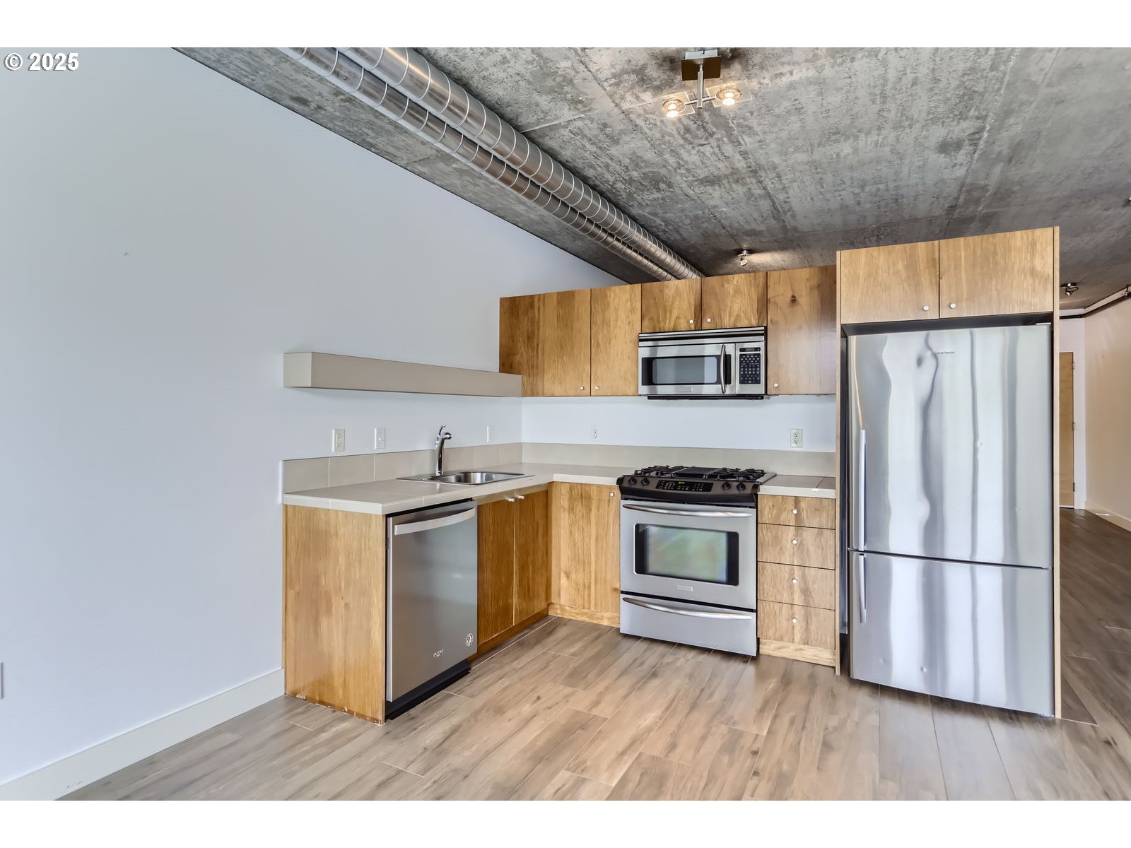 1926 W BURNSIDE ST 1412