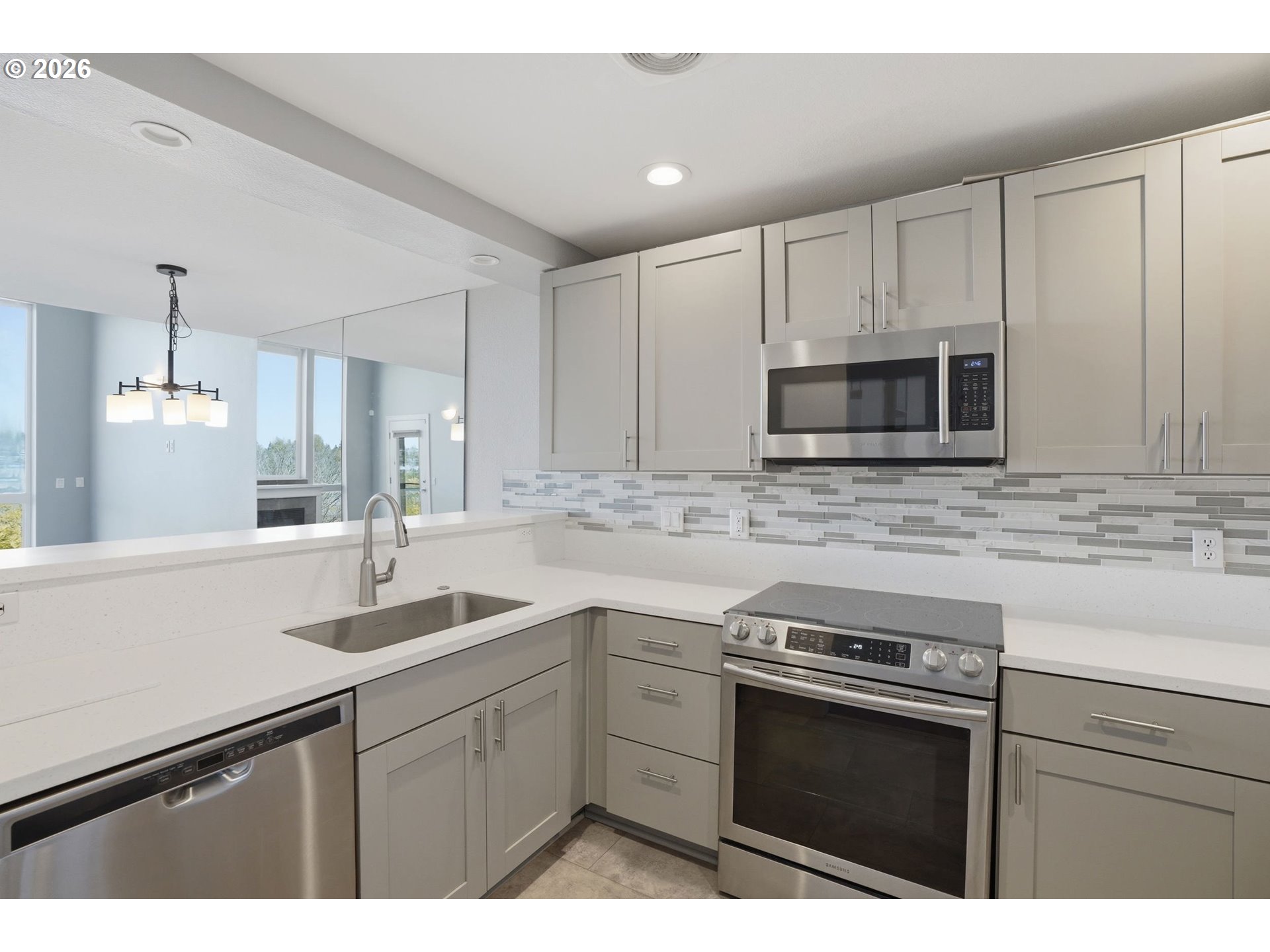 520 SE COLUMBIA RIVER DR 422