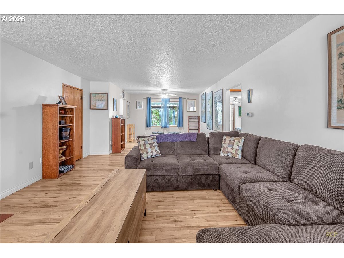 943 OREGON WAY